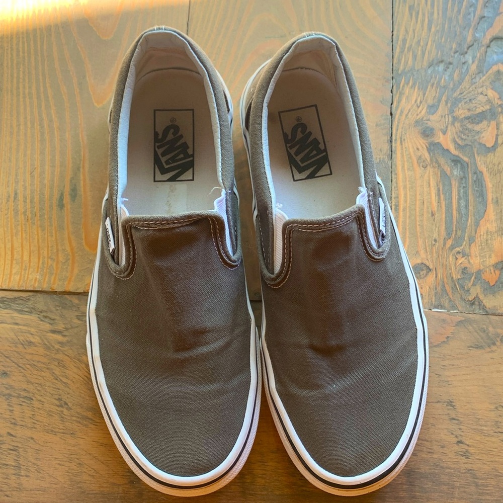 Vans Classic slip on skate shoe, EUC, grey, W’s 8.5/M’s 7